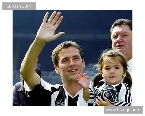 足球明星携萌娃接受采访展现家庭温馨瞬间与职业生涯的完美结合