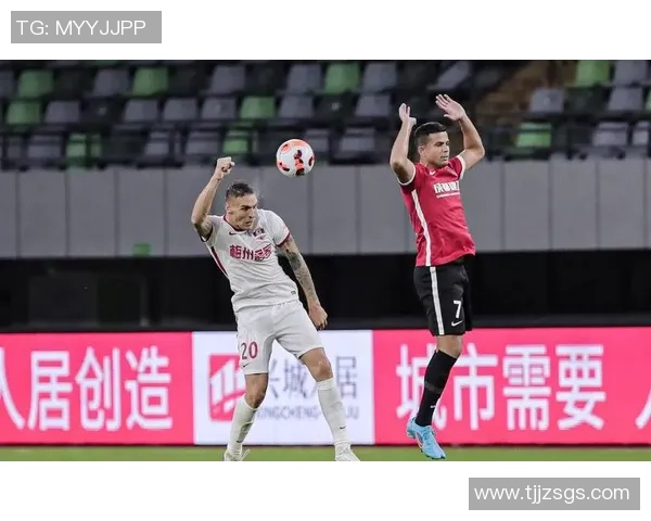 成都排球队以68分稳居锦标赛积分榜首位争夺冠军势头强劲 成都排球队以68分稳居锦标赛积分榜首位争夺冠军势头强劲