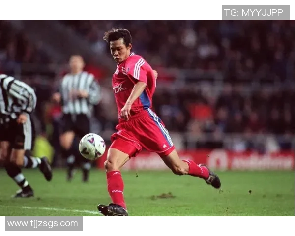 足球明星各具特色的打球风格解析与技巧分享