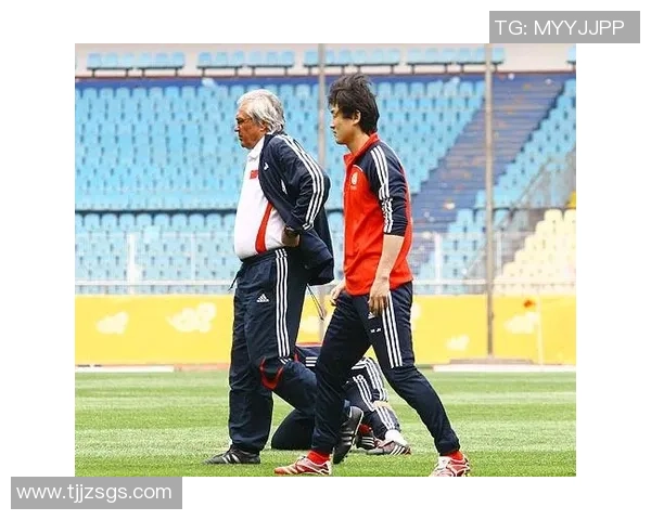 足球明星为何普遍出现驼背现象背后的原因与影响分析